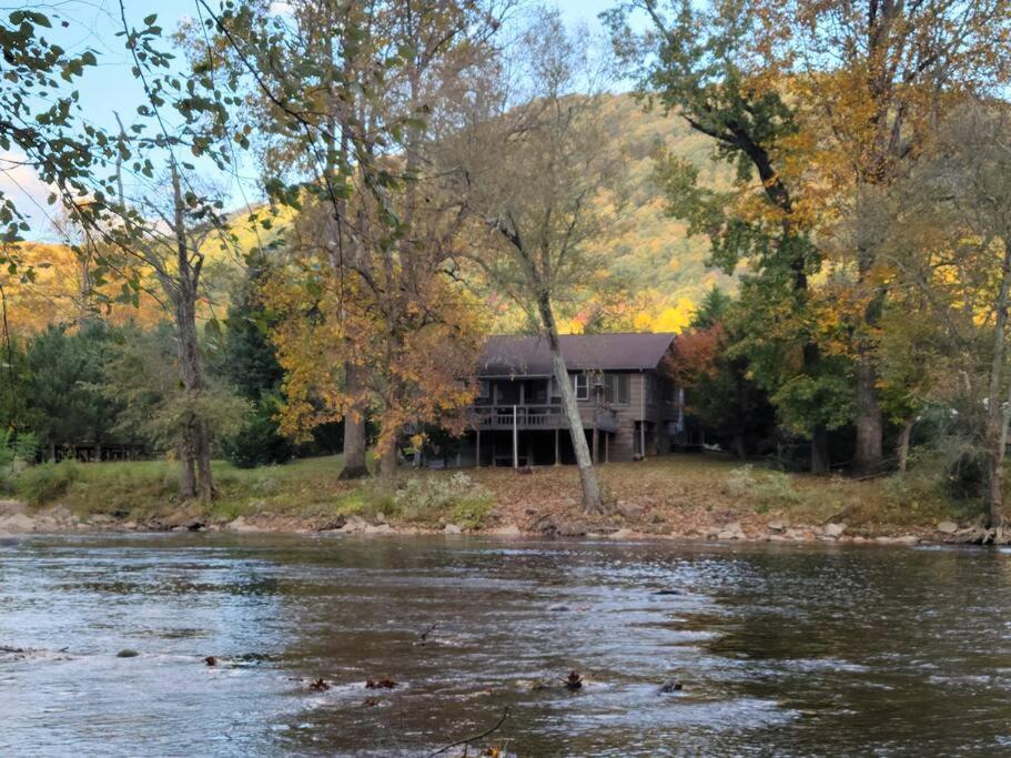Riverfront Cabin Near The Smokys With A Hot Tub Cosby 外观 照片